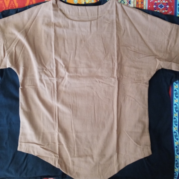 Tops - Picture 2 of 6